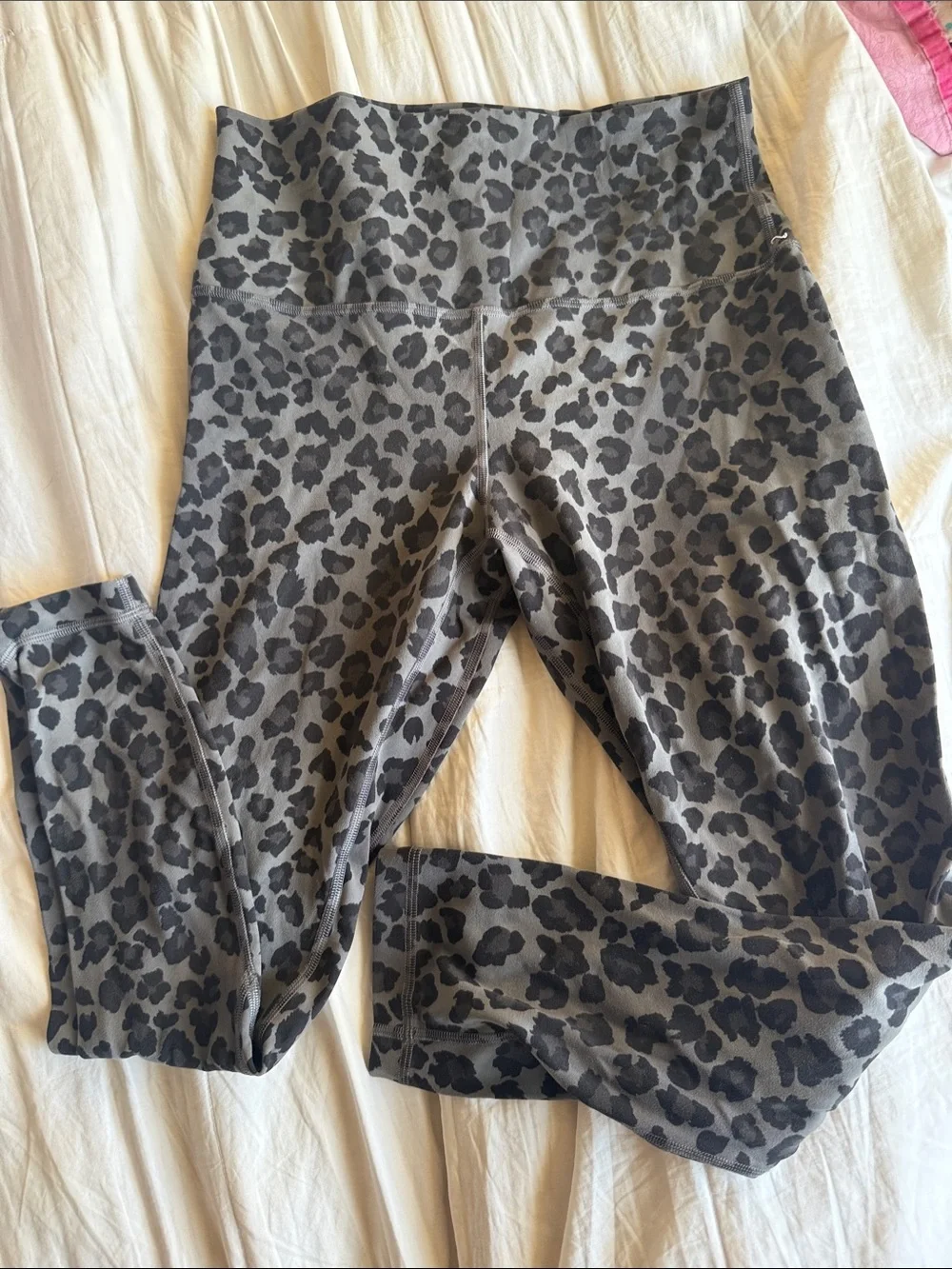 Lululemon 23” align in gray leopard - Picture 1 of 2